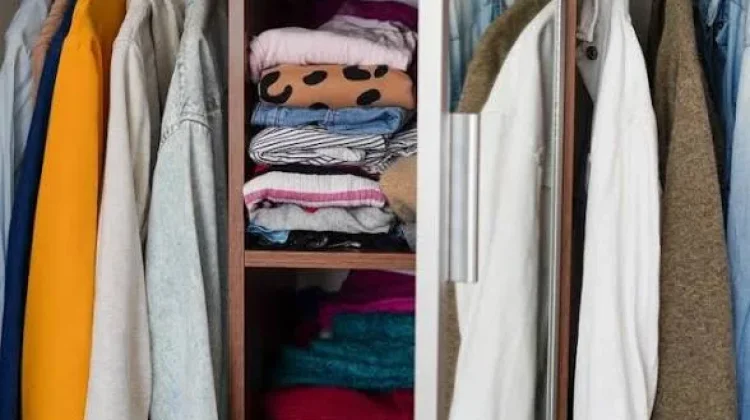4 Tips Ampuh agar Lemari Pakaian Tidak Bau Apek