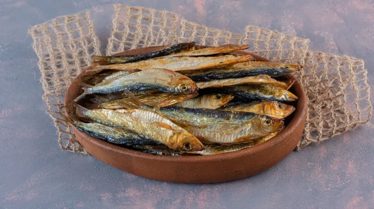Ikan Asin: Nikmat, Bergizi, namun Tinggi Garam
