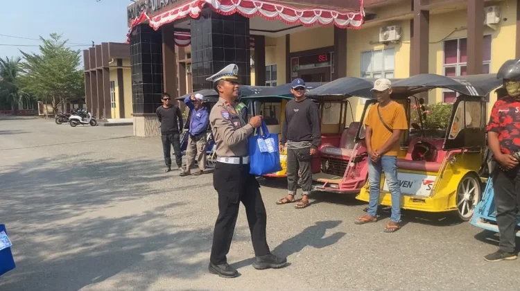Komunitas Bentor di Morotai Dapat Sembako di HUT Ke-71 Lalu Lintas