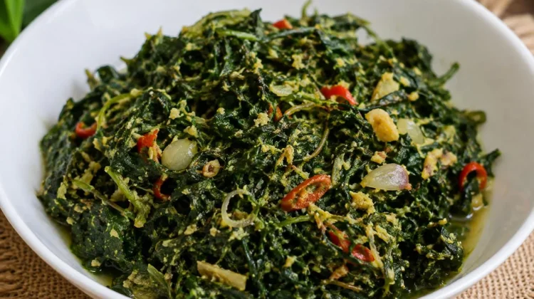 Pahitnya Daun Pepaya Bisa Dikurangi, Begini Caranya