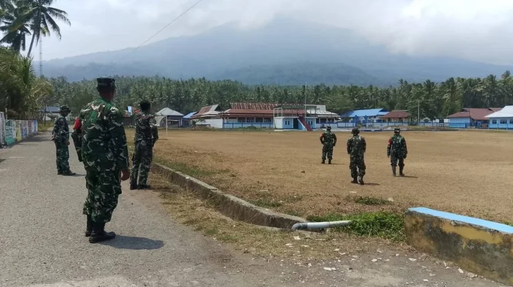 Koramil Ibu Terus Pantau Karhutla Gunung Gamkonora