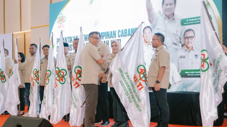 Wasekjen Lantik Bupati Kepulauan Sula Sebagai Ketua DPC HKTI