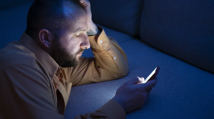 Mengenal Dampak 'Blue Light' terhadap Kulit