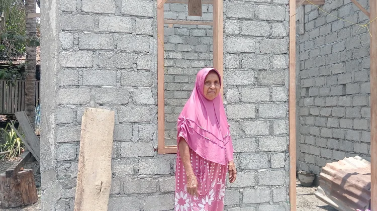 Di Usia Senja, Ibu Saina Akhirnya Punya Rumah Layak Huni dari Bantuan Pemprov