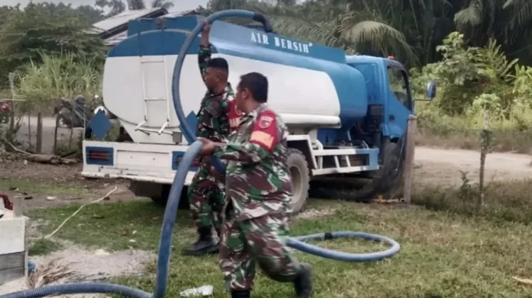 Kemarau Panjang, Koramil Maba Salurkan Bantuan Air Bersih