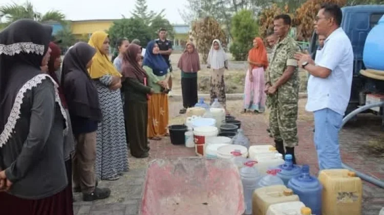 Kodim Morotai dan PDAM Salurkan Bantuan Air Bersih