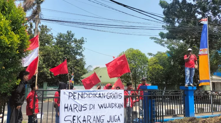 LMND Ternate Desak Pemerintah Wujudkan Pendidikan Gratis dan Merata