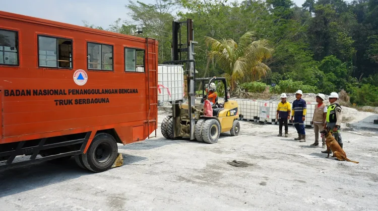 NHM Serahkan 8 Tangki Air untuk Perkuat Penanganan Karhutla Halmahera Utara