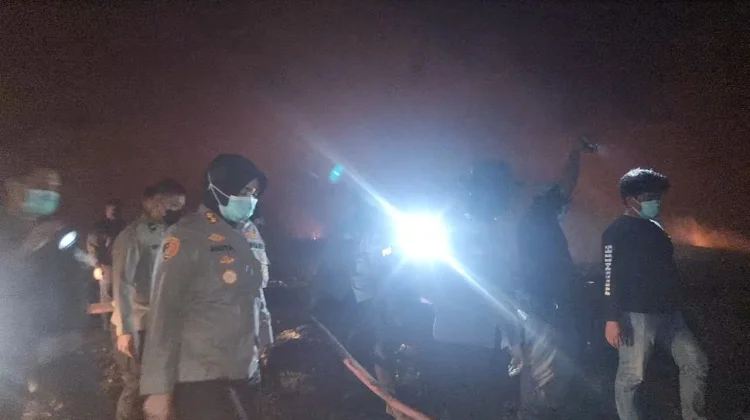 Cegah Kebakaran Meluas ke Pemukiman, Kapolres Pimpin Pemadaman di TPA Ternate