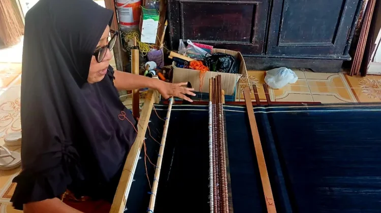 Warisan di Balik Benang Tenun Koloncucu Ternate