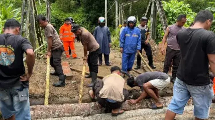 Polresta Tidore Revitalisasi Jembatan Merah Putih Oba Selatan