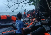 Dihantam Ombak, Penumpang KM. Intim Teratai Dievakuasi SAR