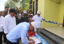 Bupati dan Wabup Halteng Serahkan 10 Unit RLH