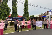 Polresta Tidore Bersama Bhayangkari Bagikan Takjil kepada Masyarakat