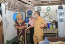 Bupati Ikram Tinjau Rumah Layak Huni Warga Weda