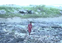 Sampah Cemari Pantai Momole, Warga Desak Tindakan Tegas