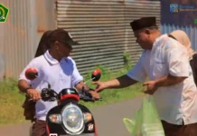 KUA Jailolo Selatan Lakukan Pembagian Takjil ke Masyarakat