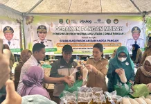Momen Gubernur Sherly Layani Langsung Pasar Murah Sofifi