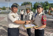 Lapas Tobelo Beri Penghargaan kepada Pegawai Teladan