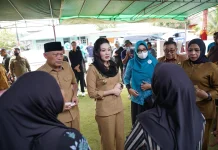 Gubernur Melayat, Serahkan Santunan untuk Keluarga Nelayan Hilang