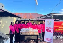 Ramadan Berbagi, Polsek Ternate Utara Bagikan Takjil