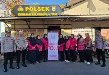 Polsek Pelabuhan Ahmad Yani Berbagi Takjil, Pererat Silaturahmi di Bulan Ramadan
