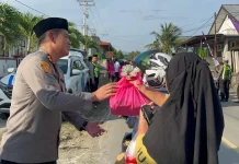Polres Haltim dan Bhayangkari Berbagi Takjil di Maba