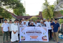 Berbagi Takjil Komunitas Anak Muda Desa Muhajirin