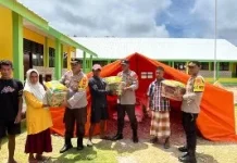 Polres Kepsul Kirim Bantuan untuk Warga Terdampak Bencana di Desa Waisakai