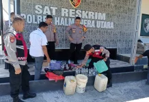 Pimpin Razia, Kapolres Amankan Puluhan Botol Miras di Halmahera Utara