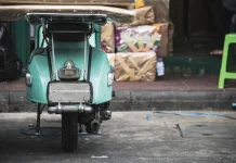 Manfaat Penggunaan Standar Tengah saat Motor Diparkir