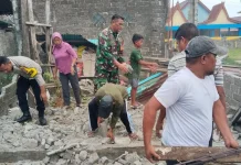 Gerak Cepat Babinsa Koramil 1501-01/Kota Ternate Bantu Warga Terdampak Bencana