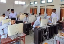 Kemenag Haltim Monitoring Pelaksanaan UMBK di Sejumlah Madrasah Aliyah