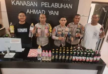 Polsek Pelabuhan Ahmad Yani Amankan Puluhan Botol Miras