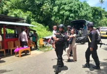 Kesigapan Polri Evakuasi Warga Sibenpopo Kembali ke Rumah Pasca Bentrok