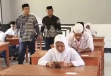 Kakankemenag Halbar Pantau Ujian Madrasah Berbasis Android dan UM