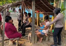 Polwan Halteng Dampingi Warga Sibenpopo Melalui Trauma Healing