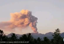 Minggu Pagi, Erupsi Gunung Dukono Setinggi 1.400 Meter
