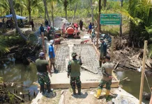 Wujud Nyata Kemanunggalan TNI-Rakyat dalam Pembangunan Jembatan Garuda