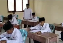 Kakan Kemenag Halbar Pantau Asesmen Madrasah Tingkat MTS
