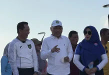 Jalan Sehat Hardiknas di Ternate, Wagub Ingatkan Pentingnya Hormati Guru