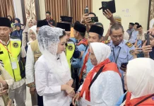 Gubernur Sherly Lepas JCH, Ingatkan Jaga Kesehatan-Kebersamaan di Tanah Suci