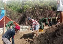 TNI dan Warga Percepat Pembangunan Jembatan Garuda Desa Gita