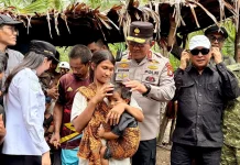 Wakapolda Ikut Penyaluran Bansos ke Suku Tobelo Dalam