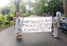 Empat Bulan Tidak Digaji, Petugas Kebersihan di Sula Gelar Aksi