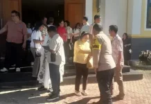 Personil Polres Sula Lakukan Pengamanan di Gereja