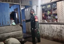 Babinsa Tidore Pantau Banjir Luapan Sungai Dorolamo