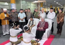 Tradisi Joko Kaha Sambut Kehadiran Kapolda Baru di Ternate