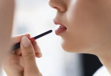 Mengenal Lip Liner dan Kegunaannya