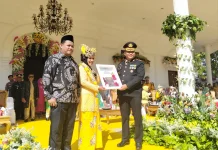 Polres Kepulauan Sula Serahkan Buku "Jaga Sula" kepada Pemkab